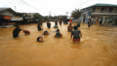 Photo of Anak-anak Berenang di Genangan Banjir, Ini Risikonya untuk Kesehatan
