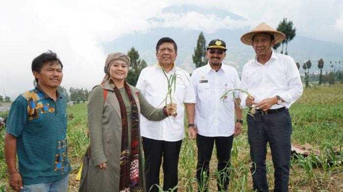 Bantu Petani Indramayu, Kementan Salurkan 67,7 Ton Benih