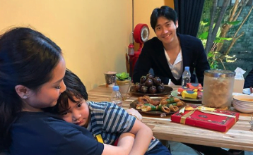 Ke Rumah Raffi Ahmad, Siwon ‘Suju’ Makan Martabak Dan Siomay