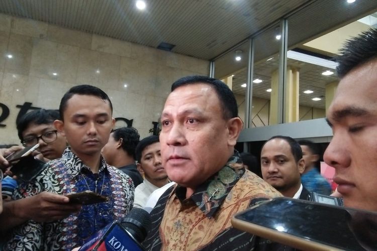 Ketua KPK Firli Bahuri di Kompleks Parlemen