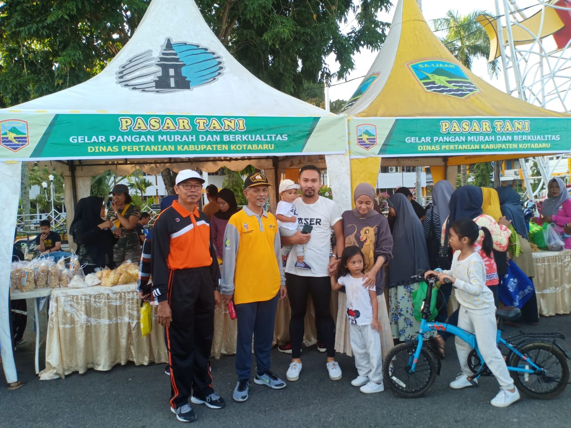 Pasar tani murah di Wisata Siring Laut Kotabaru