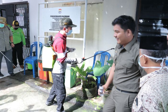 Penyemprotan disinfektan dilakukan di berbagai tempat di Palembang (MI:Dwi Apriani)