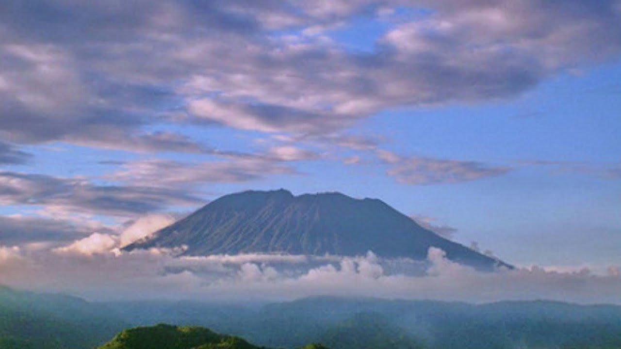 status gunung agung di bali waspada (breakingnews.co.id)