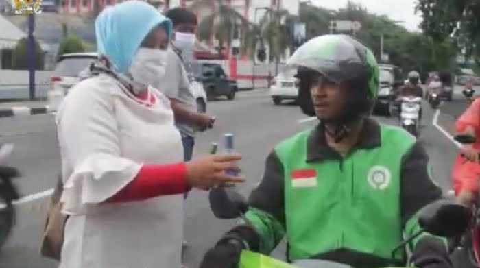 Andre Rosiade Kini Bagi-bagi Ribuan Hand Sanitizer di Sumbar