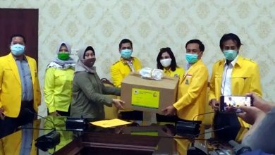 Fraksi Golkar Surabaya Serahkan Bantuan APD Ke Dokter Dan Tenaga Medis