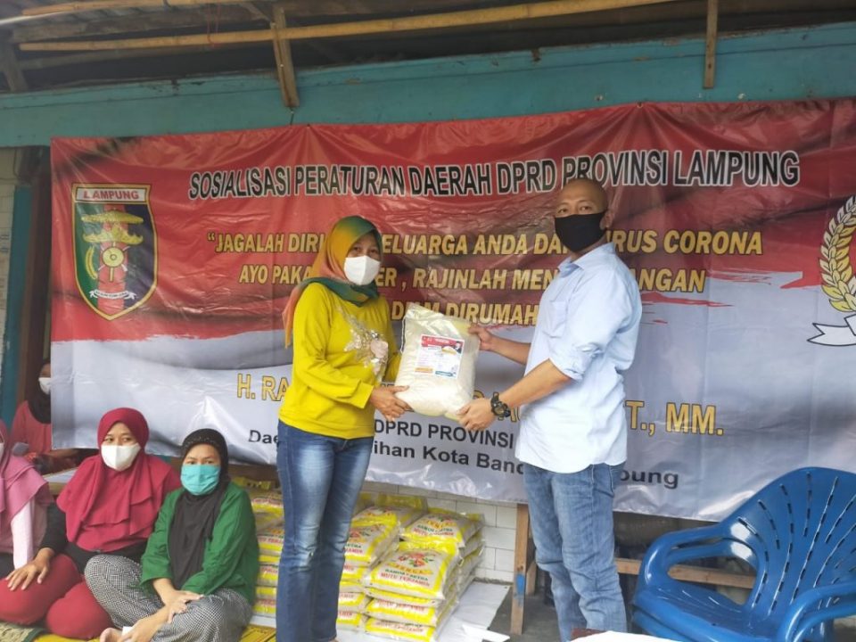 Peduli Covid-19, Ketua Fraksi Gerindra Lampung Gelar Bansos