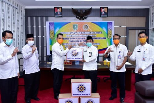 IKAPTK Bengkalis Berikan Bantuan 1000 Masker Dan 100 Paket Sembako