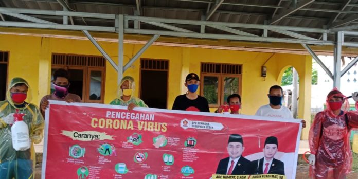 Dampak Pandemi Covid-19, DPC Gerindra Lebak Bagi-Bagi Sembako