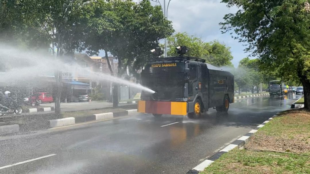 300 Fasilitas Publik dan Jalan Protokol Di Banda Aceh Disemprot Disinfektan