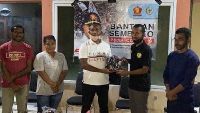 Legislator Gerindra Bagi-Bagi Sembako Ke Asrama Mahasiswa