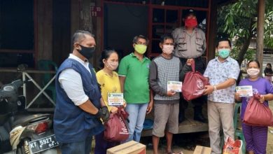 Ringankan Beban Warga, Legislator Gerindra Kutim Berikan Bantuan Sembako