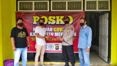 Kapolres Merangin Serahkan Bantuan Dana Ke Posko Relawan Covid-19