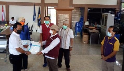 Nasdem Bengkulu Serahkan 96 Pakaian Hazmad Ke Petugas Medis