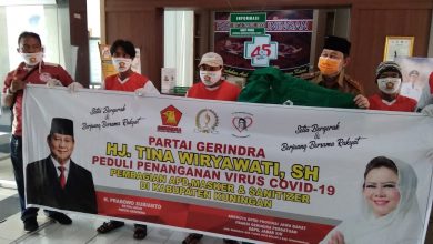 Peduli Penanganan Covid-19, Tina Salurkan APD Di Empat Kabupaten