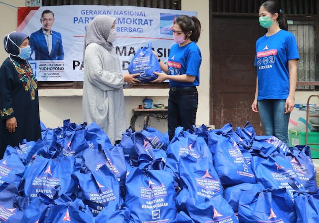 Demokrat Peduli Dan Berbagi Serahkan Bantuan Paket Sembako