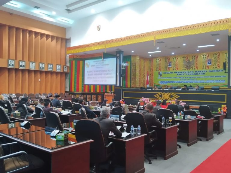 Rapat Paripurna DPRD Kota Pekanbaru Dihujani Interupsi Hingga Pernyataan Mosi Tidak Percaya