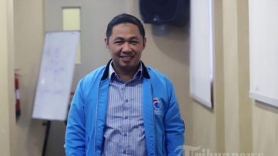 Photo of Menkumham RI Serahkan SK Partai Gelora Indonesia Ke Anis Matta