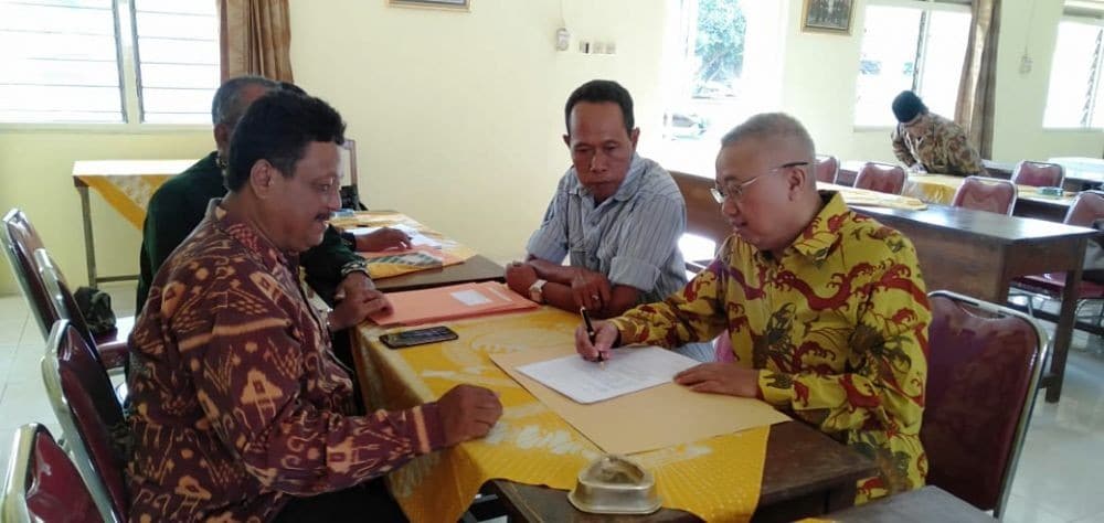 Golkar Beri Surat Tugas Sementara Ke Paslon Suharsono-Totok