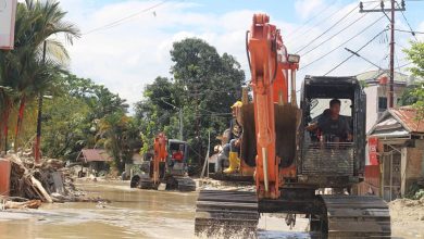 Bantu Korban Banjir Bandang, ARAS Kerahkan Dua Alat Berat Serta Hibahkan 2 Hektar Tanah