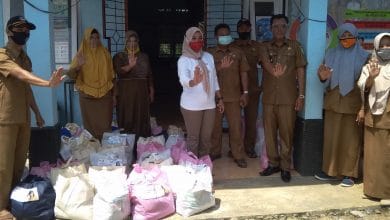 Gerindra Benteng Salurkan Paket Sembako Ke Masyarakat Miskin Dan Janda