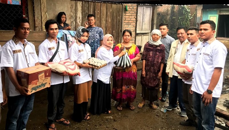 Kunjungi Korban Kebakaran, Ketua DPRD Dan Tidar Pasbar Salurkan Bantuan