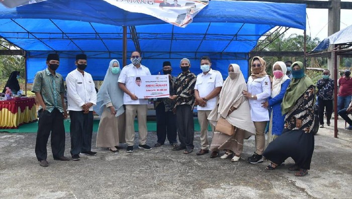 Kemarin Di Solok, Kini Andre Salurkan Bantuan Pembangunan Masjid Di Pessel