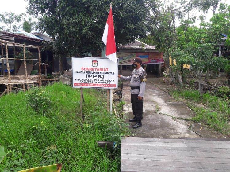 Polres Kapuas Patroli Ke Kantor PPK Pastikan Kamtibmas Kondusif Jelang Pilkada