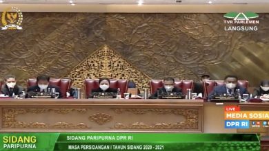 Tidak Puas UU Ciptaker Disahkan, Pimpinan DPR Persilahkan Ajukan ‘Judicial Review’