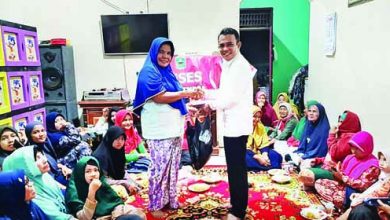 Salurkan Bantuan Paket Sembako, Legislator Gerindra Solok: Alhamdulillah Kami Masih Bisa Berbagi