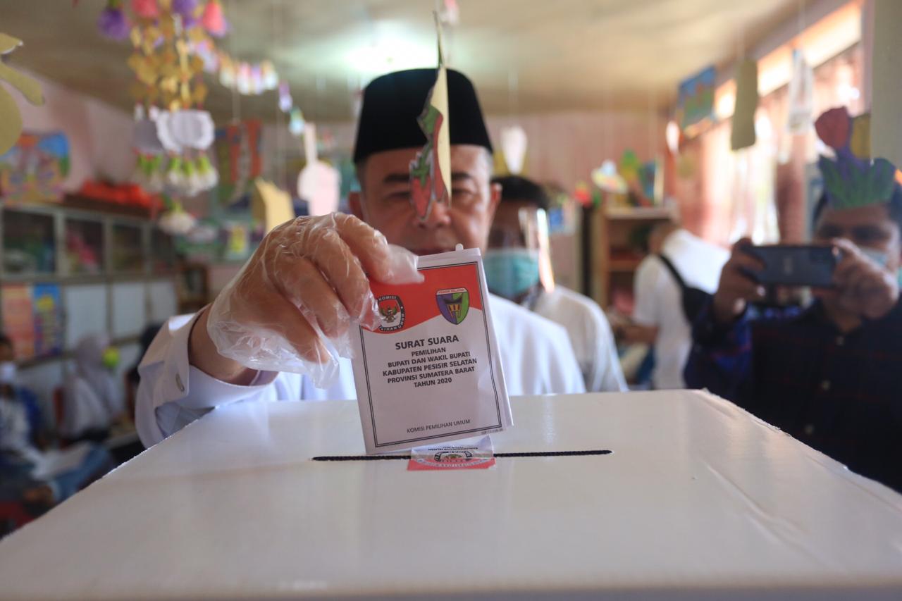 Usai Mencoblos, Nasrul Abit Ajak Masyarakat Sumbar Gunakan Hak Pilih