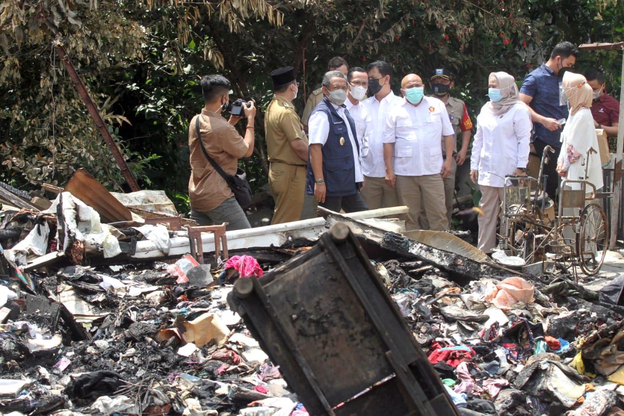 Gerindra Salurkan Paket Sembako Bantu Masyarakat Terdampak Kebakaran