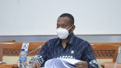 Yan Permenas Mandenas Nilai Penetapan KKB Papua Sebagai Teroris Bukan Solusi