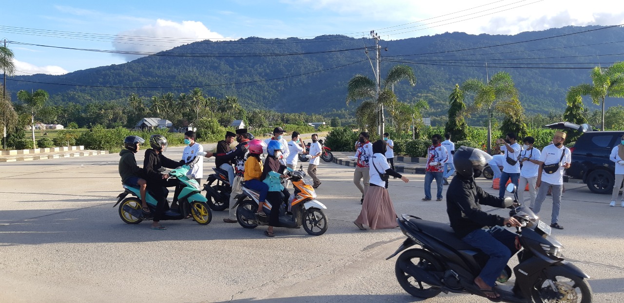 Gerindra Bombana Berbagi Takjil