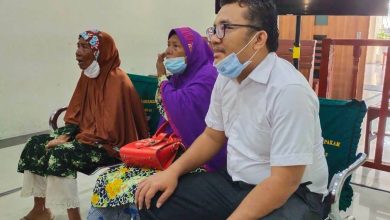 Tertipu Makelar Tanah, Nenek Halmah Buta Huruf Menangis Karena Menang di Pengadilan