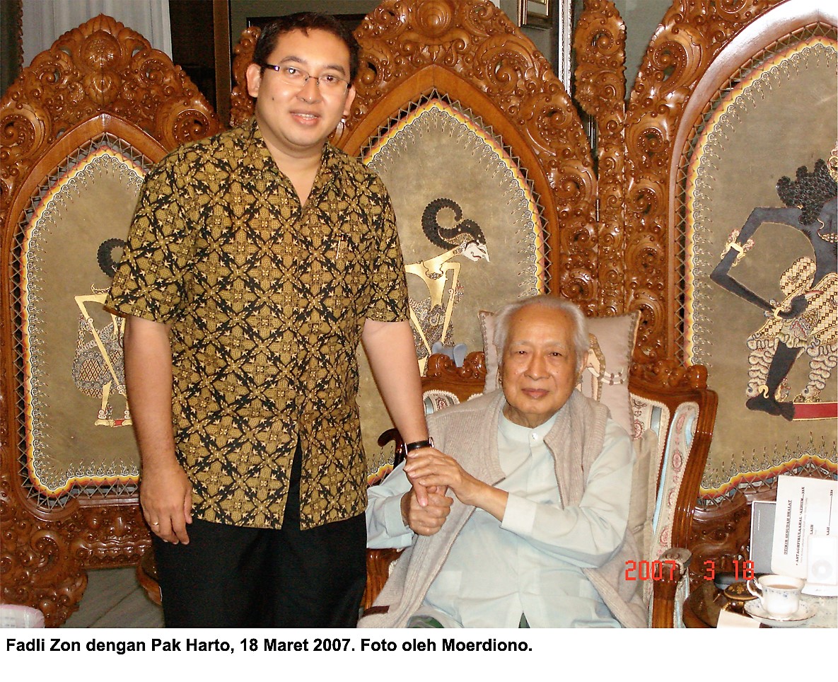 Unggahan Fadli Zon Bersama Soeharto Dibanjiri Komentar Netizen