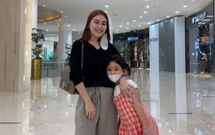 Ayu Ting-Ting Tetap Proses Hukum Pelaku Perisak Putrinya