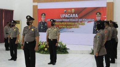 Gelar Upacara Korp Raport TMT, 49 Personel Polres Kediri Kota Dapat Kenaikan Pangkat