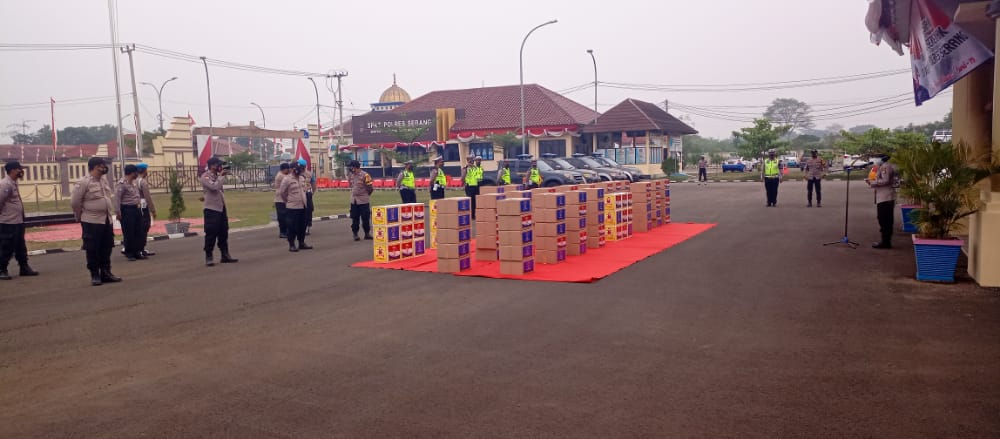 Polres Serang Salurkan Ratusan Paket Sembako