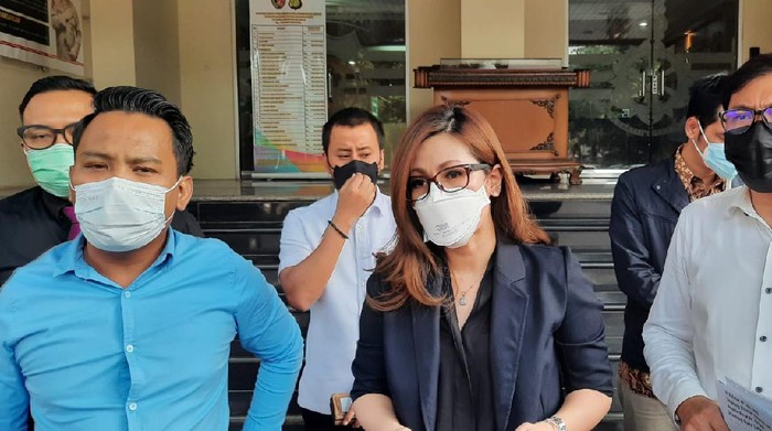 Louise Kartika Laporkan 50 Media Daring ke Polda Metro Jaya