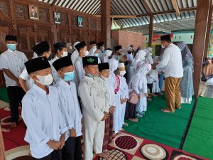 Prasetyo Hadi Santuni Anak Yatim