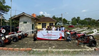 Srikandi Gerindra Salurkan Alat Pertanian ke Kelompok Tani di Lampung Tengah