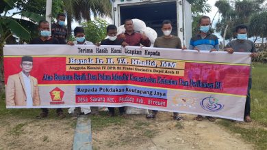 TA Khalid Bantu Benih dan Pakan Pembudidaya Ikan Keutapang Jaya