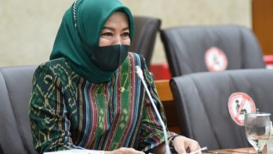 Beras Bansos Keras Membatu, Elly Rachmat Yasin Nilai Perum Bulog Teledor