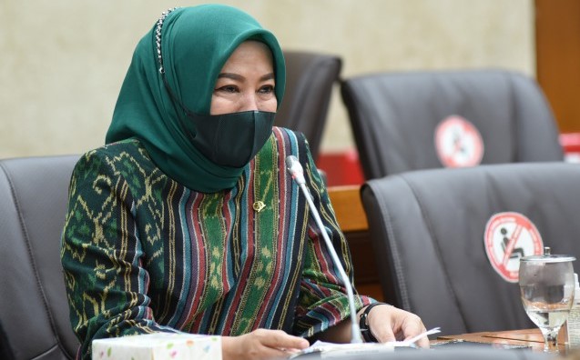 Beras Bansos Keras Membatu, Elly Rachmat Yasin Nilai Perum Bulog Teledor