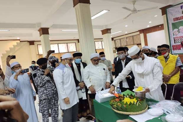 HUT HRS, Sejumlah Tokoh-Ulama Gelar Doa Bersama dan Potong Tumpeng