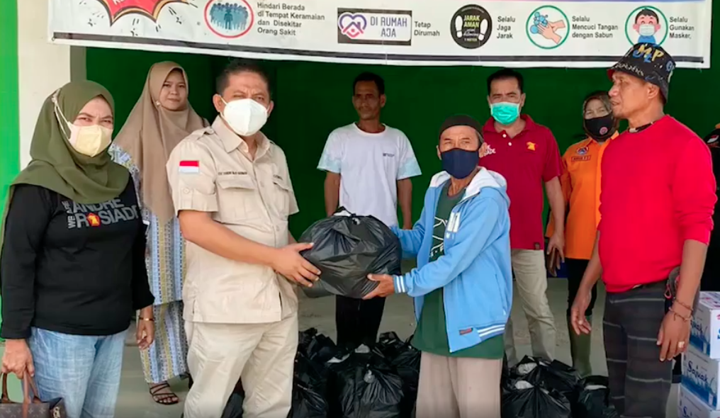 Andre Kirim Ribuan Nasi Bungkus untuk Korban Banjir di Padang