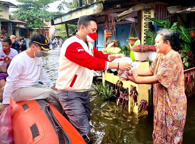 Peduli Banjir Samarinda, Gerindra Kaltim Salurkan Ribuan Logistik