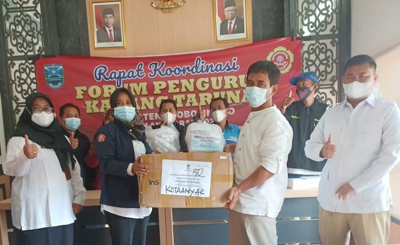 Tim Rumah Aspirasi Moekhlas Sidik Serahkan Ribuan Vitamin dan Masker