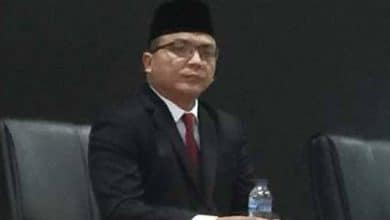 Denny Indrayana Sebut Keputusan MK Soal UU Ciptaker Ambigu