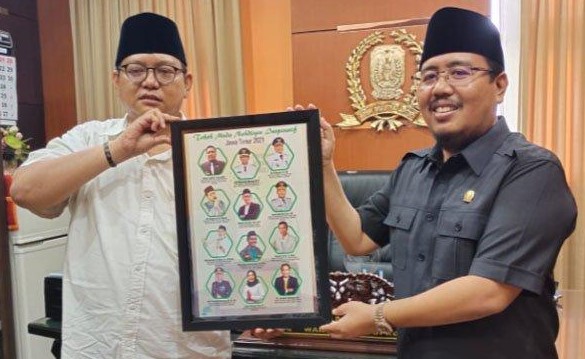 Anwar Sadad Terima Penghargaan Tokoh Muda Nahdliyin Inspiratif Jatim 2021